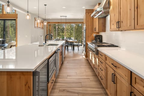 Crooked Pine: - 6-burner cooktop and stainless appliances. There is also a 2nd fridge just off the kitchen in the mudroom.