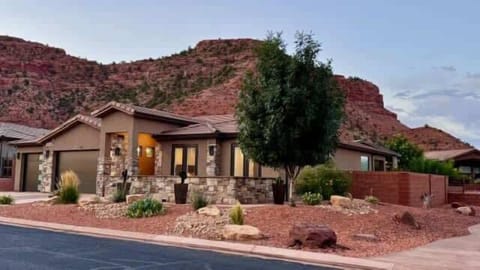 Your Southwestern oasis awaits at Southern Courtyard! This beautiful 3 BR 2 BA luxury home is located in Kanab’s exclusive La Estancia community. It's the perfect place to escape the everyday and enjoy a dream vacation with your furry friends.