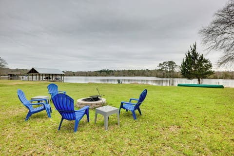 Willis Vacation Rental | 3BR | 2.5BA | 2,500 Sq Ft | 1 Small Step to Enter
