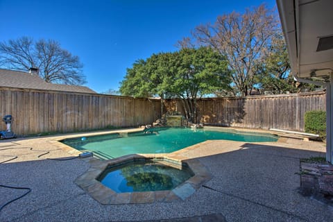 Richardson Vacation Rental | 5BR | 3BA | 2,300 Sq Ft | 2 Steps Required