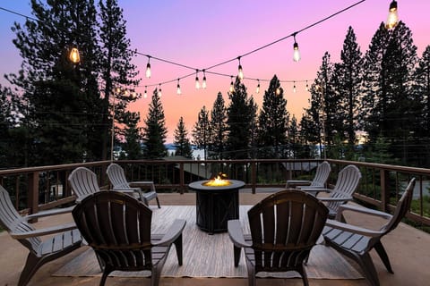 Lakeview deck at sunset – space to gather and unwind.