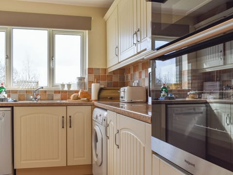 Kitchen | Llamedos, Bideford