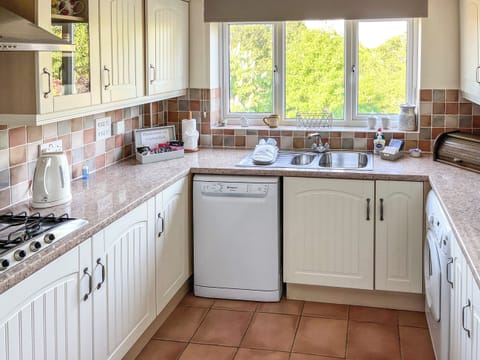 Kitchen | Llamedos, Bideford