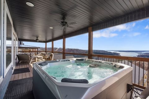 Relax in the Hot tub overlooking the Gorgeous Table Rock Lake