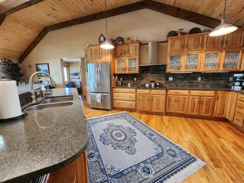 Gourmet fully stocked Kitchen 