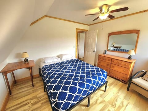 Bedroom #1-Queen Size Bed