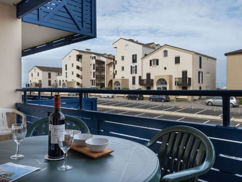 Sky, Table, Tableware, Furniture, Building, Property, Cloud, Window, Chair, Drinkware