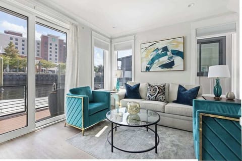 First floor living room (view out front is now different due to new houseboats being on the dock)
