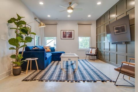 Welcome to your quiet East Nashville home with quick access to Downtown.