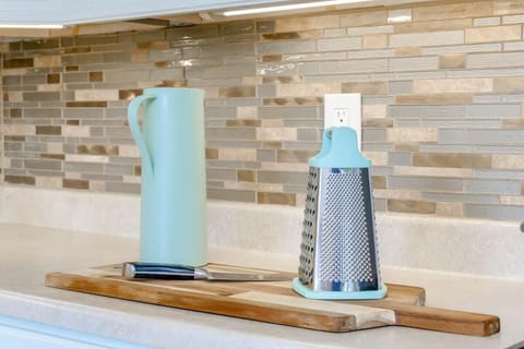 Fully stocked kitchen with all the basics!