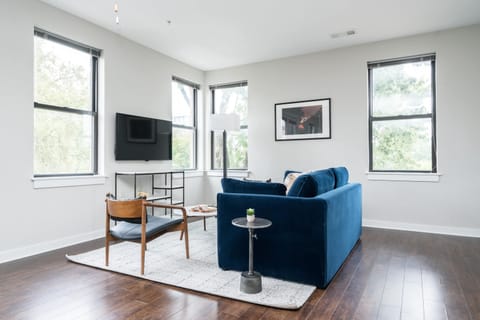 Cozysuites Music Row Stunning 2BR w/free parking!