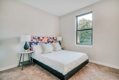 CozySuites MusicRow Classy 1BR w/free parking!