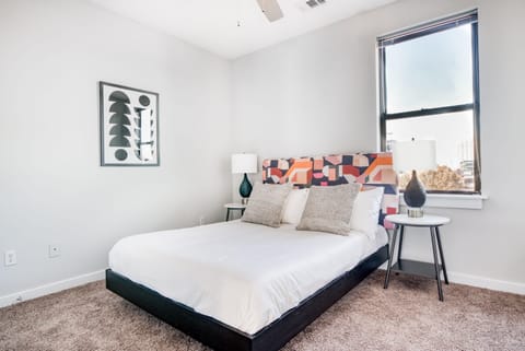 CozySuites Music Row Bold 1BR in Midtown Nashville
