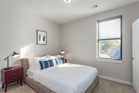 CozySuites MusicRow Alluring 1BR w/free parking!