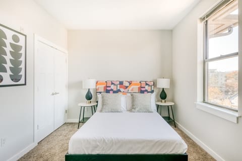 CozySuites MusicRow Classy 1BR w/free parking!