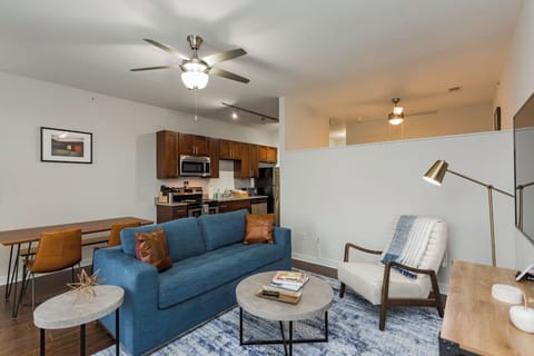 CozySuites Music Row – Luxe Studio w/free parking!