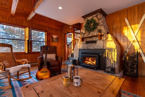 Warm and cozy wood burning fireplace (wood provided)