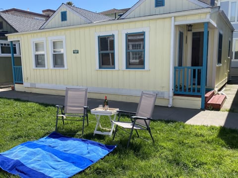 Enjoy the sunny public space on Lawnway right outside the front door.