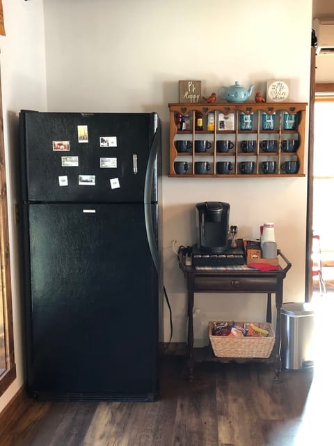 Coffee/tea bar, snack station and drinks fridge - always stocked!