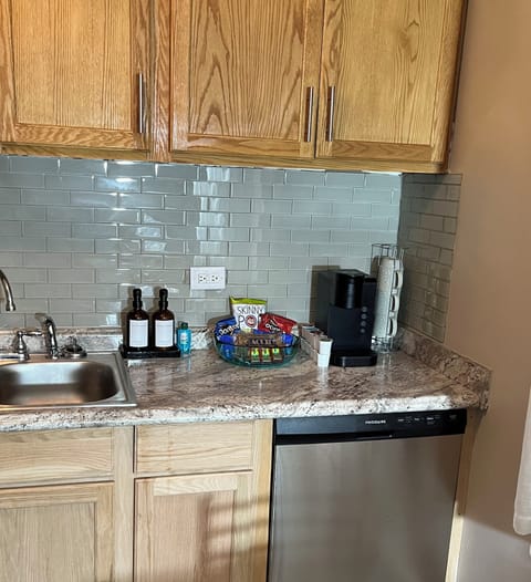 Dishwasher, Coffee, Snacks