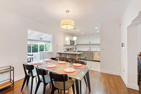 Dining area, seats 6 on the table and 3 seats on breakfast nook. 