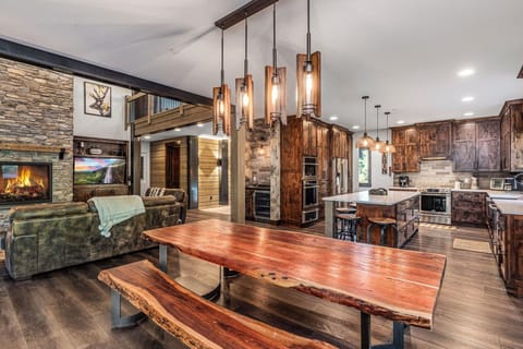 Open Concept Living With Lounge, Dining And Gourmet Kitchen In One View