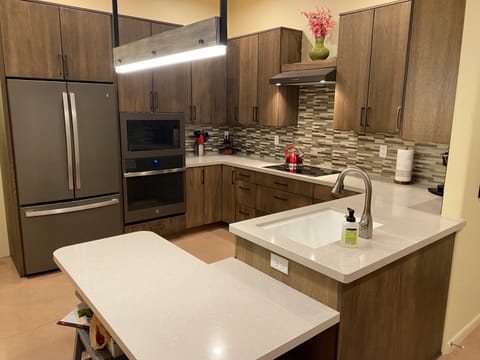 Full kitchen - modern open with wonderful appliances. 