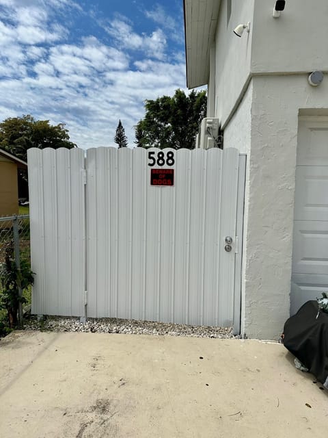 Private entrance to the apartment.