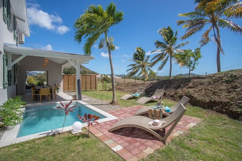 When you choose the Beachside Starfish villa for your vacation in Martinique, you're assured maximum comfort and privacy thanks to its 3 bedrooms with en-suite shower rooms.