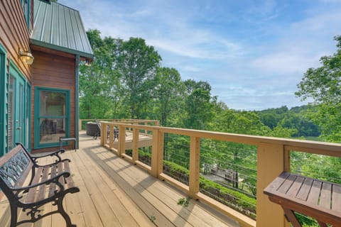 Wedowee Vacation Rental | 5,300 Sq Ft | 5BR | 5.5BA | Stairs Required