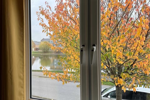 Lake views from your window! Peaceful & scenic.