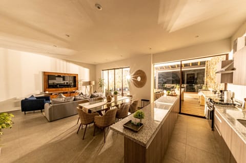 d8815d72-0fb6-425a-af03-6af4cc3cd04a