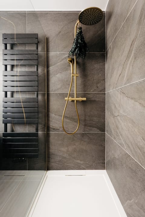 The Skyline Shower Space