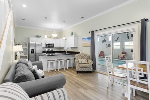 24-The-Pool-House-Living-Alt