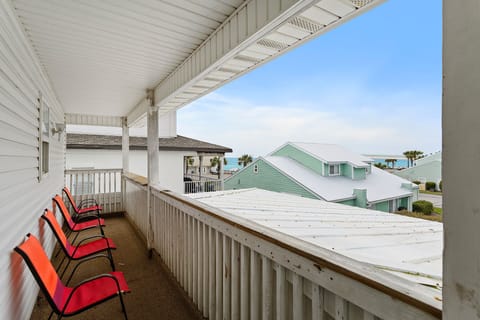 24-The-Pool-House-Balcony