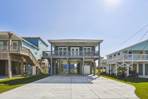 Welcome to Sandy Cheeks Surfside!