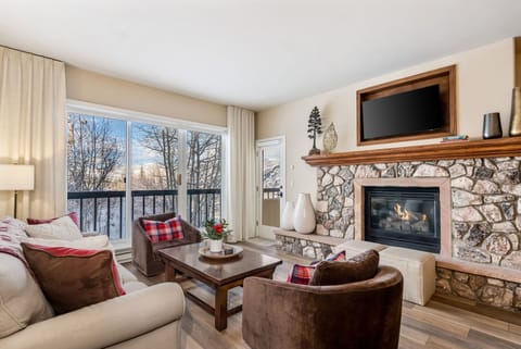 Luxe 2BR Beaver Creek Retreat - Balcony Views & Ski-In/Ski-Out Access Apartment in Beaver Creek