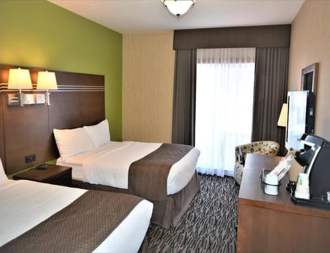 Deluxe room with 2 Queen Bed image 1