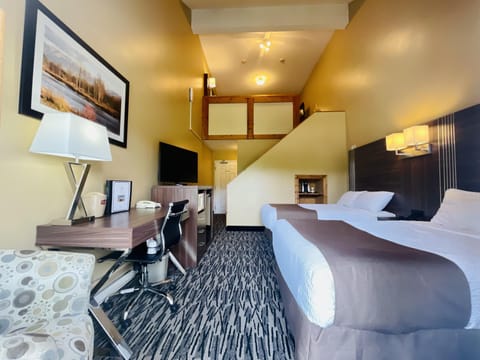 Family Suite - 2 Double Bed and 1 King Bed image 1