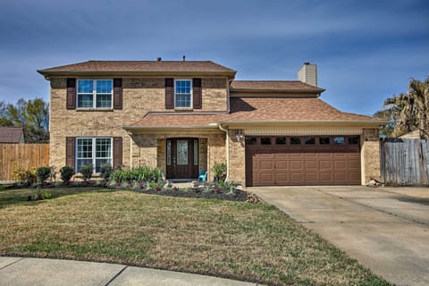 Houston Vacation Rental | 4BR | 2.5BA | Steps Required for Access | 2,200 Sq Ft