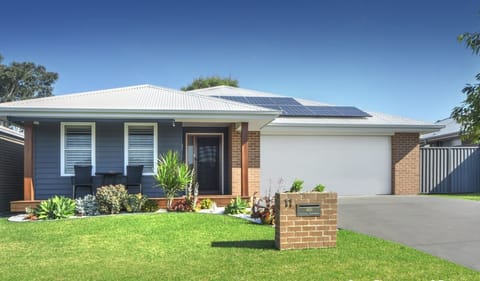 Beautiful 4 bedroom home close to Huskisson & Jervis Bay and all local amenities