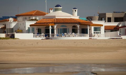 View from Beach looking back at Casa de Ole!