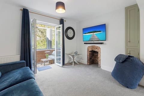 living room, balcony, tv and multimedia, river view