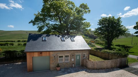 The Star Barn - front perspective with shared drive and parking