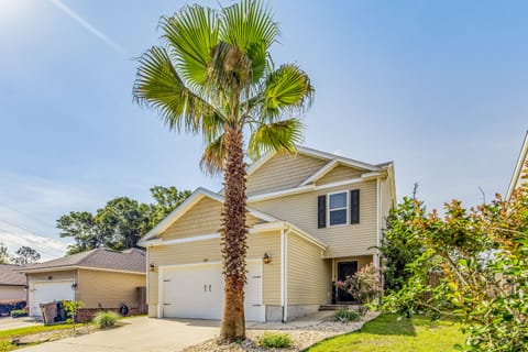 The property is located within easy reach of Interstate 110, the airport, and downtown Pensacola.
