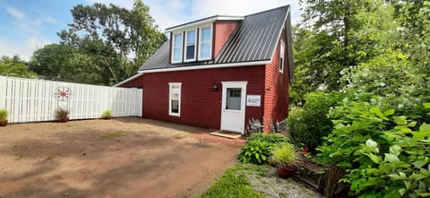 The Little Red Barn