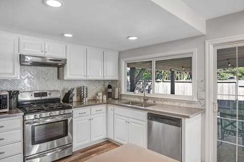Kitchen has all newer appliances.
