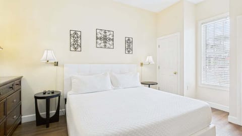 Master bedroom with king bed and attached bathroom (sleeps 2)