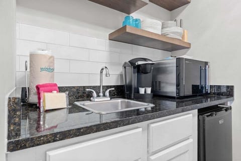 Kitchenette with mini refrigerator