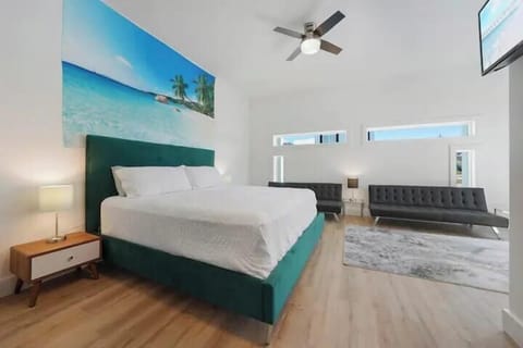 Studio with king size bed and 2 futon couches